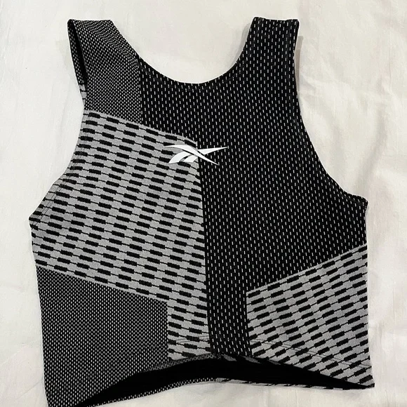 BNWT Reebok Crop Top - Picture 1 of 3